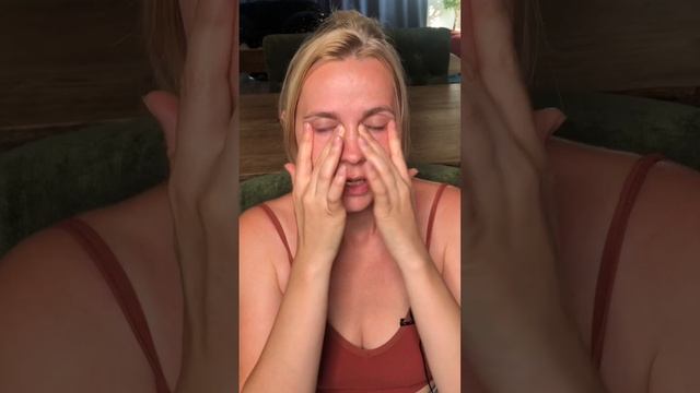 Как избавиться от синяков и грыж под глазами #facemassage #самомассаж #гимнастикадлялица