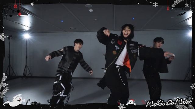 Stray Kids "Walkin On Water" Dance Practice Video (Holiday Ver.)