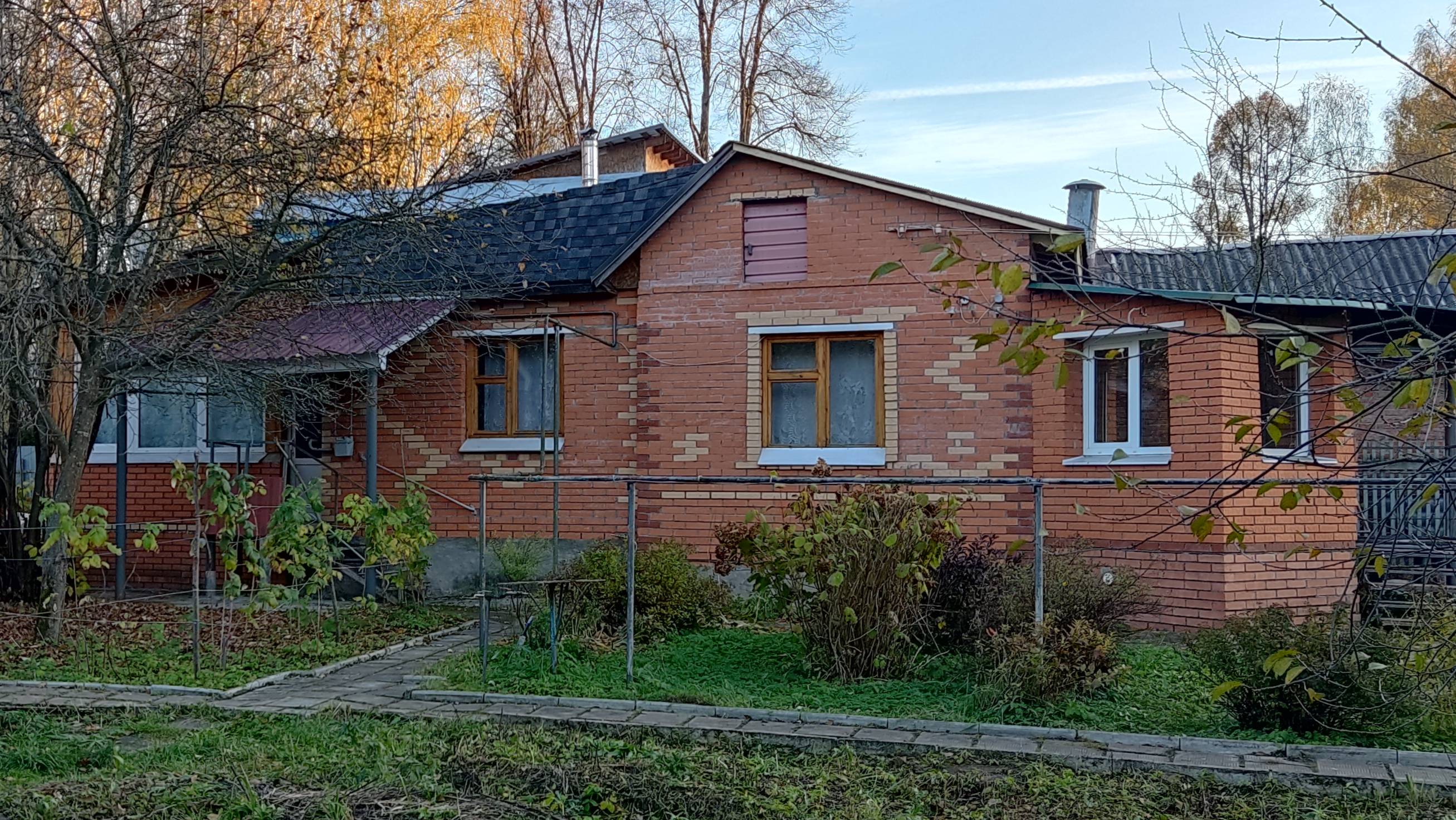 ЧАСТЬ ЖИЛОГО ДОМА ВНУТРИ ( КОМНАТЫ )