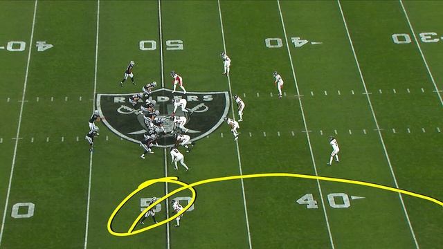 Kaden Elliss blows up Raiders' trick play with strong sack