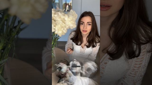 Если принимаешь то пиши "благодарю, принимаю"
Если не согласна, то пиши "отменяю благодарю"