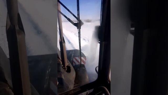 Трактор и снег 😊😊😊😊