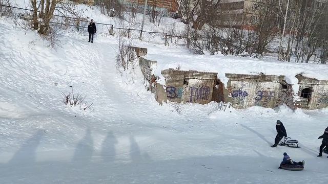 6.02.2022 катаемся на ватрушках.mp4