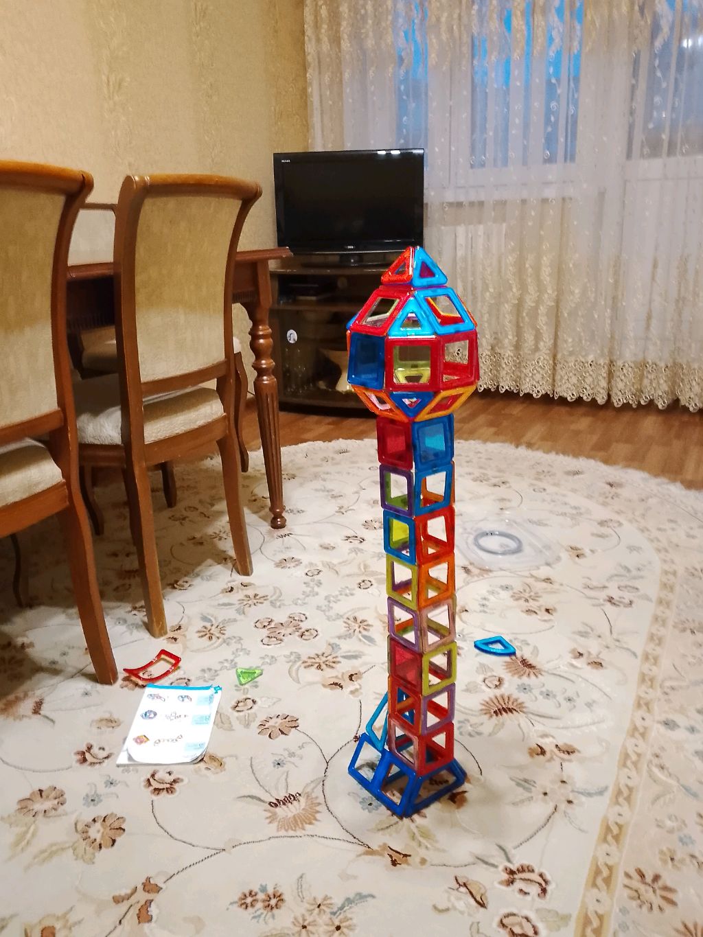 башня из магнита