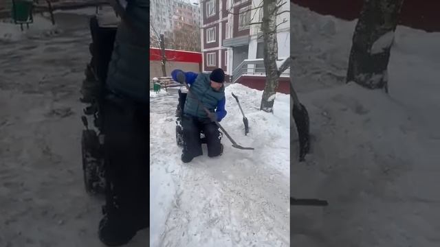 🧑🦼Инвалид с северо-востока Москвы не может выехать из дома на коляске из-за нечищеного снега🧑🦼