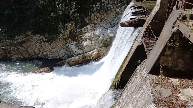 Искусственный водопад на ГЭС. Абхазия.