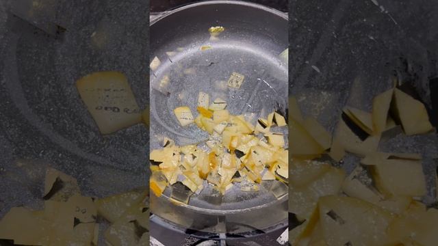 Брускетты с голубым сыром, грушей и орехами на новогодний стол