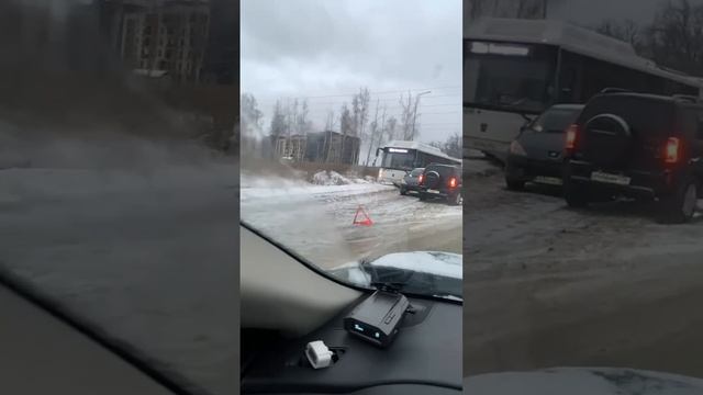 Три автомобиля и автобус столкнулись около ЖК "Рождественский". 😱