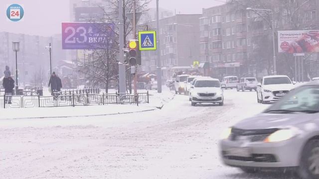 Из-за выпавшего снега в республиканской столице сложилась непростая  дорожная обстановка.