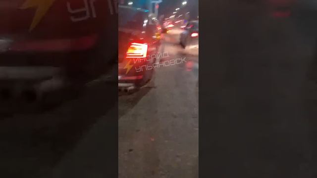 ⚡️На перекрестке Рябикова - Доватора автомобиль врезался в трамвай. #ульяновская_область