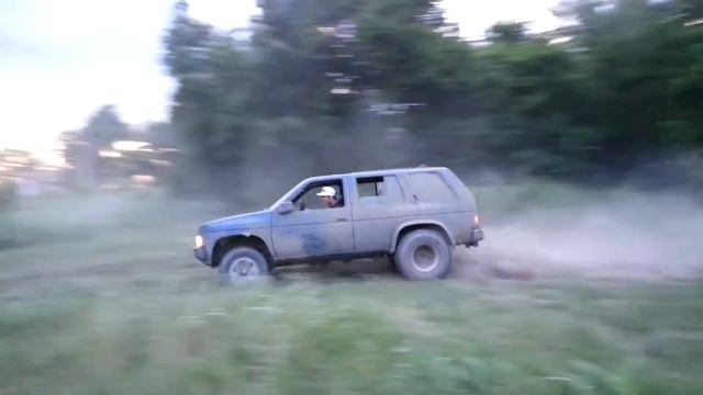 Chris (Tanner Foust) driftng nissan pathfinder