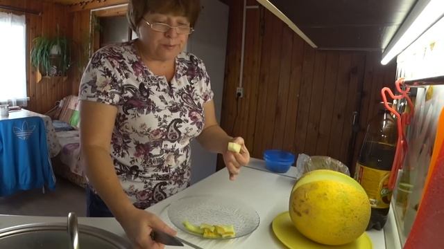 ВЛОГ Примерка куртки / Дыня Идилия / Картошку не сажаем ! / Дождались 18 сентября 2020 г.