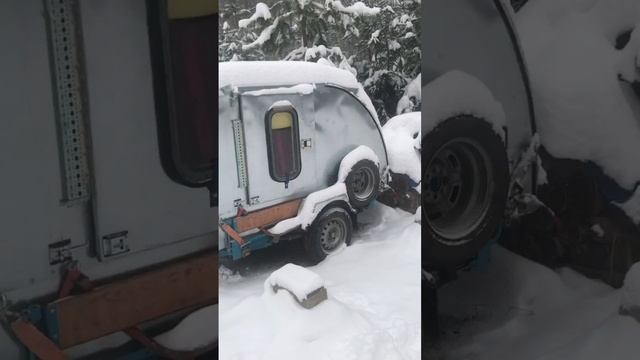 А зимой прицеп-капля превращается в прицеп-снежнику, или -льдинку. Или в сугроб)) #teardropcamper