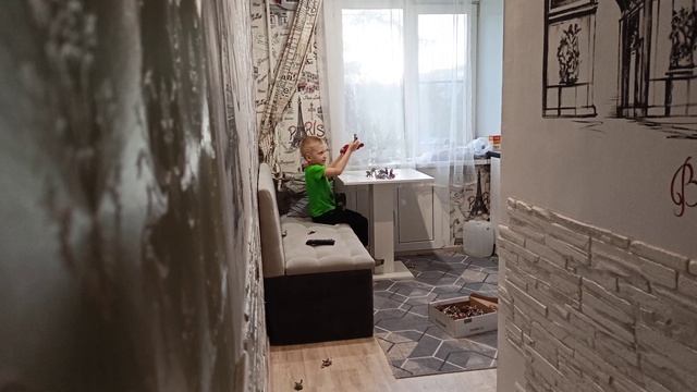 Скрытая съемка)) Тима играет солдатами и человеком пауком