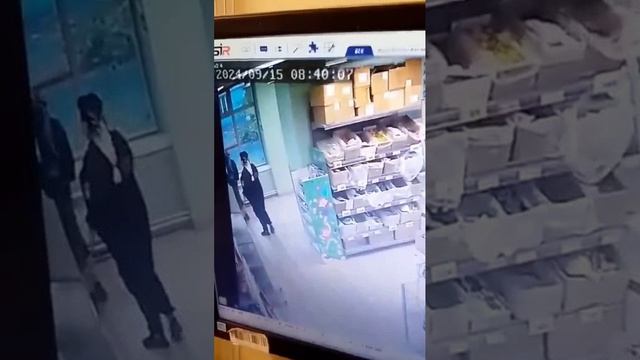 Охранница из Пятёрочки_ Случайно не из Курской ли..?