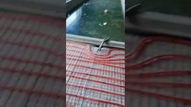 Смонтированы тёплые водяные полы в бассейне.