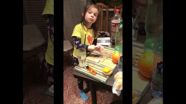 Опыты по химии. Проверяем еду на кислотность