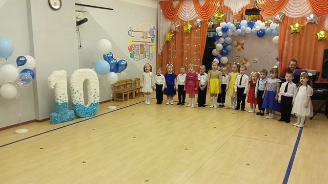 Елена Фищукова, песня "Детский сад", дети 4 лет.mp4