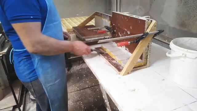 Заливка угловой формы декоративного кирпича.
