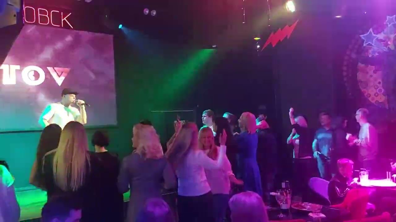 "Руки Вверх" сейчас идёт концерт Истова, а потом выступает dj groove.