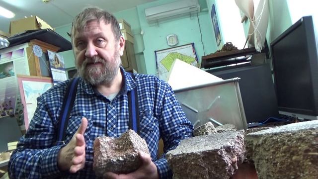 Фрагменты жернова ветряной мельницы из раскопа на Петровском бульваре у дома №8