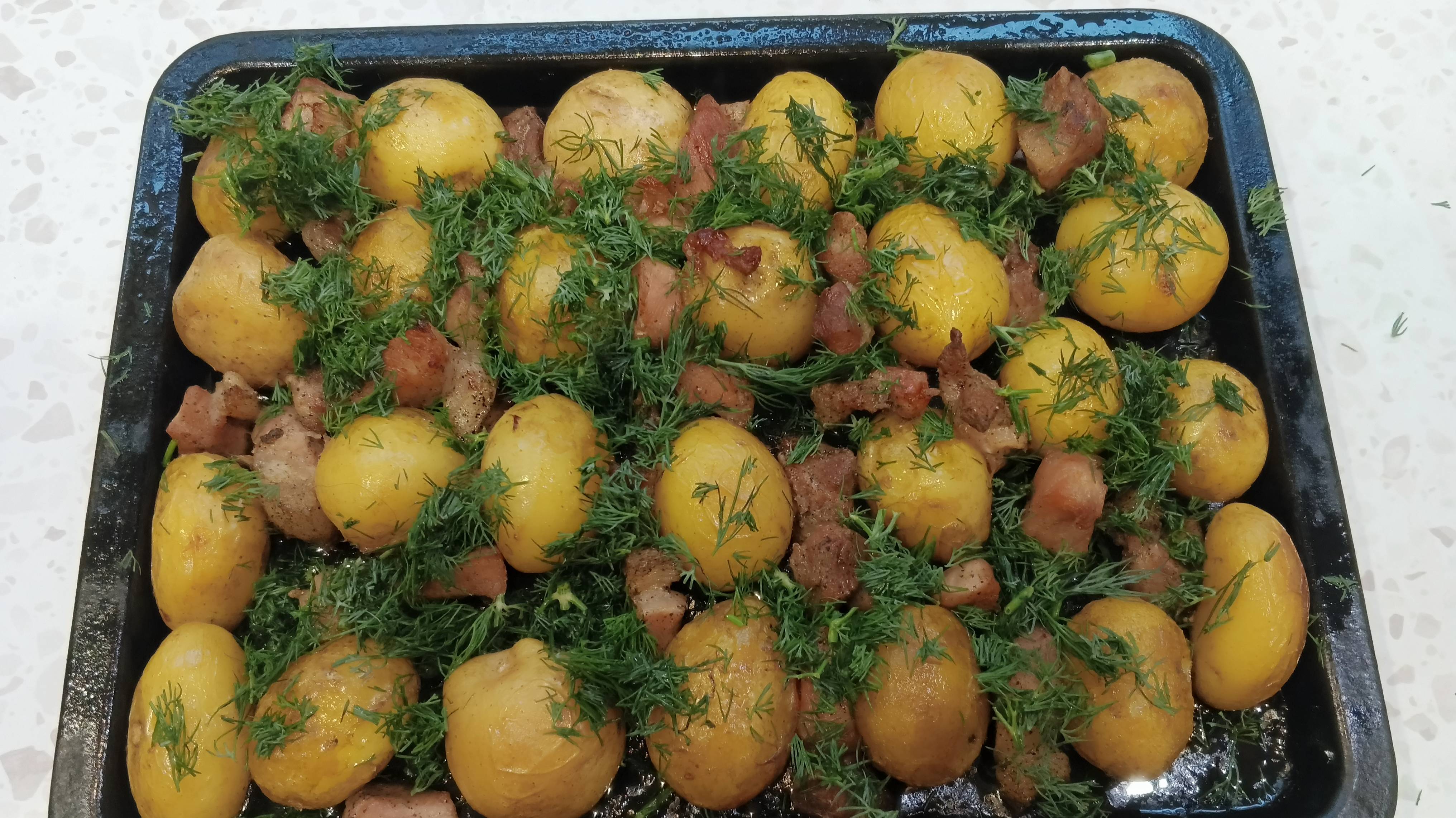 Горячее на праздничный стол. Картошка с мясом в духовке
