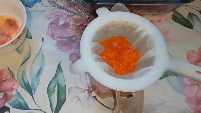 Засолить икру горбуши дома быстро и просто.
