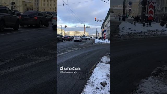 Санкт-Петербург. 18.12.2024. Дворцовая площадь, вид от дома №1 Невского проспекта
