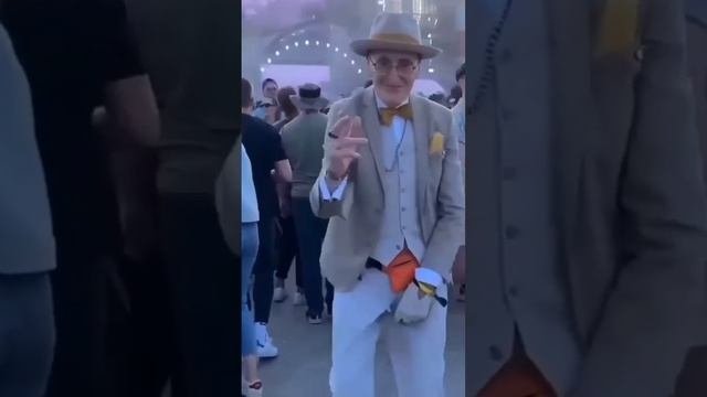 дед двигается