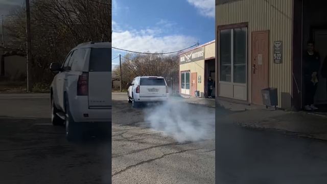 Burning tyres Chevy Tahoe