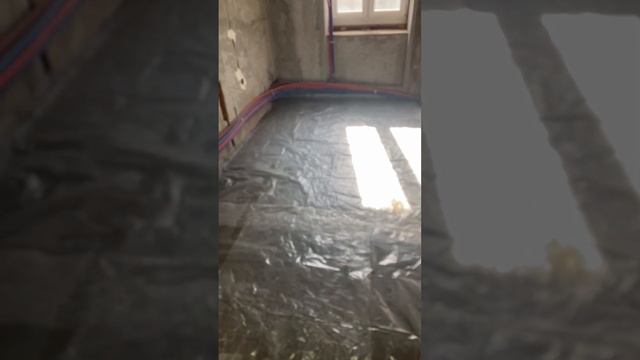 Затирание стяжки грубой.