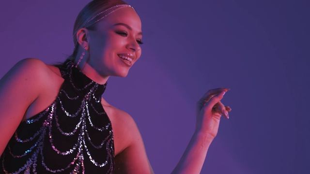 Евгения Жолобова - певица.