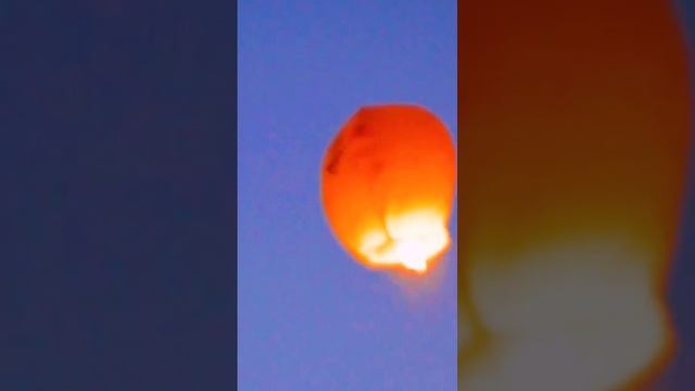 Запуск небесного фонарика