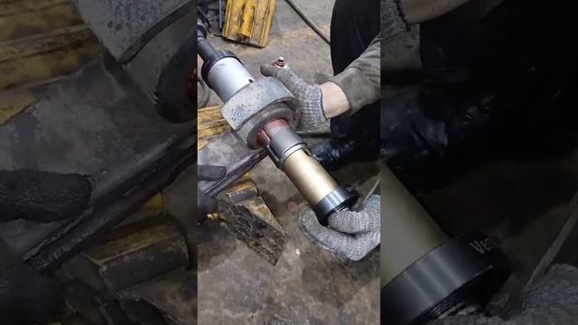🔧 Замена сайлентблоков рессоры на DAF 105