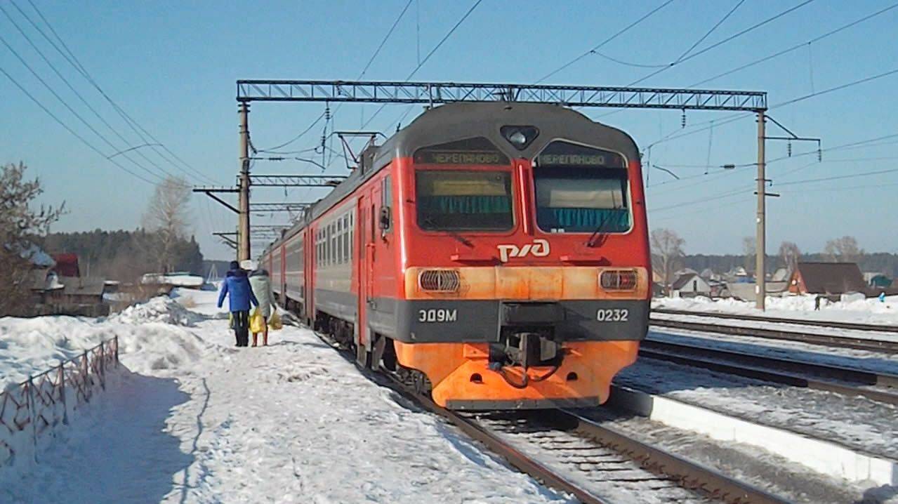 Электропоезд ЭД9М-0232. Покатушки от Зудилово до Повалихи+прибытие и отправление.