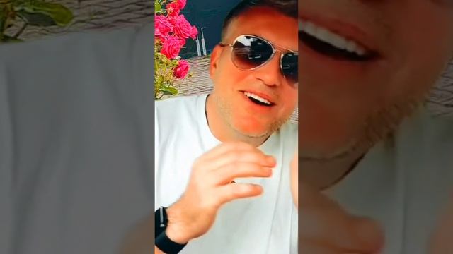 Её карие глаза