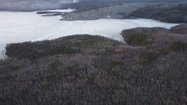 Залив Жерон пока во льду, залив дачи лесники