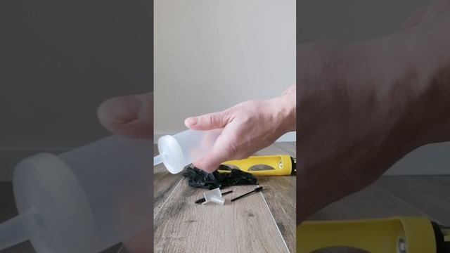 Плиточникам🧐шприц для нанесения эпоксидной затирки