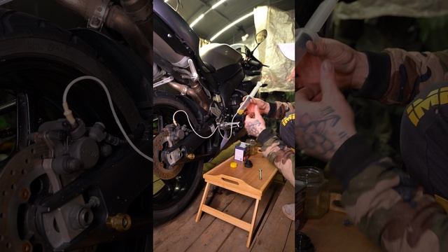 Замена тормозной жидкости в мотоцикле Yamaha R1

✅ ТЕЛЕГА - https://t.me/BRATMOTO