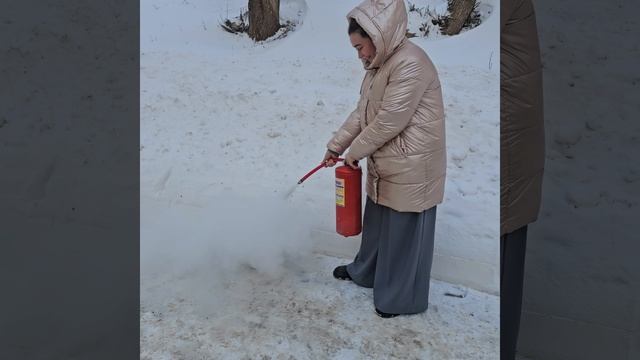 не стойте слишком близко к очагу пожара