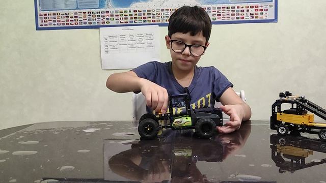 Сразу три самоделки из Lego Technic: болид формула 1, триальный грузовик, трактор Джон Дир