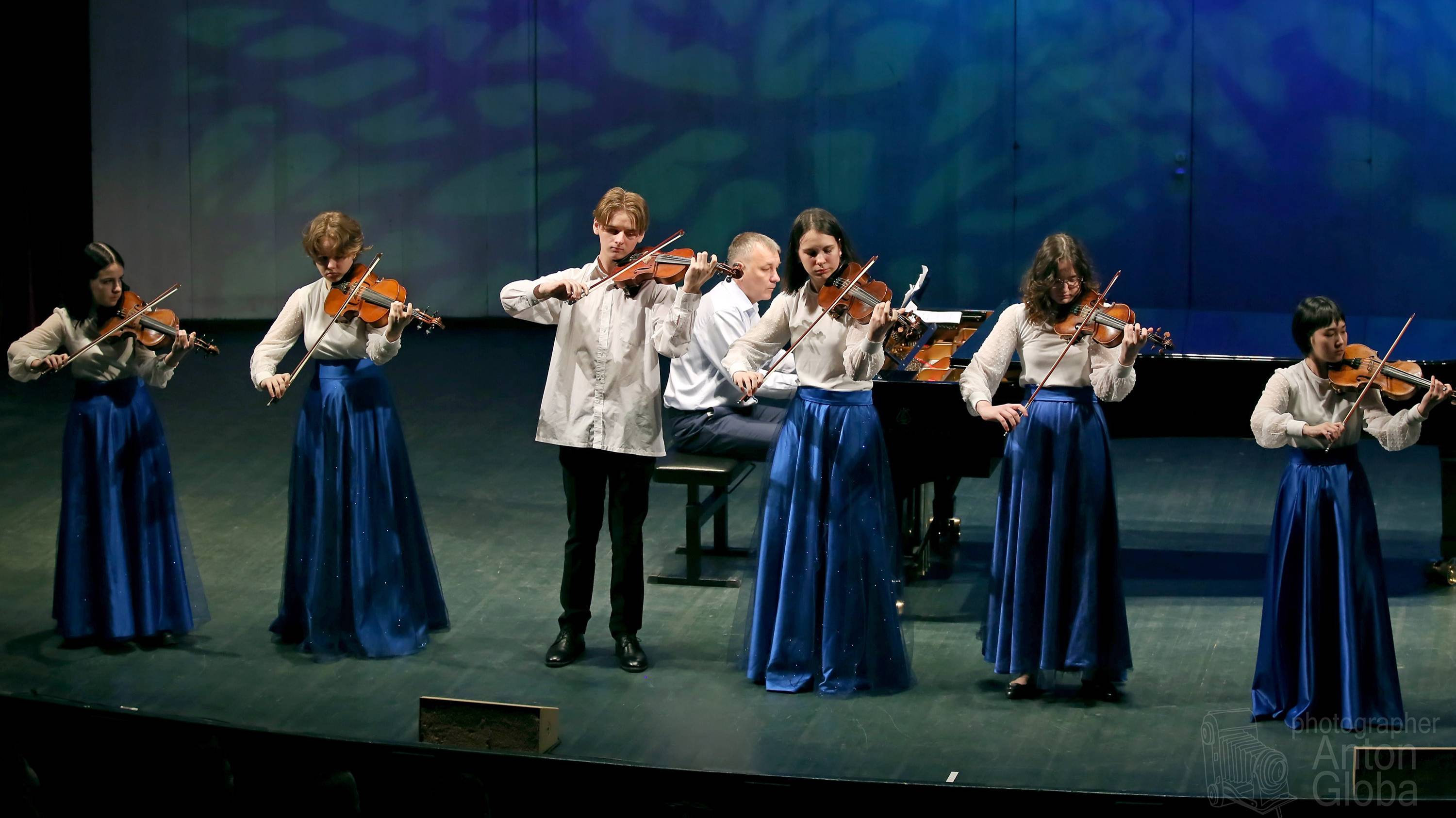 Ансамбль скрипачей Алексея Шевелева. Alexey Shevelev's violin ensemble.