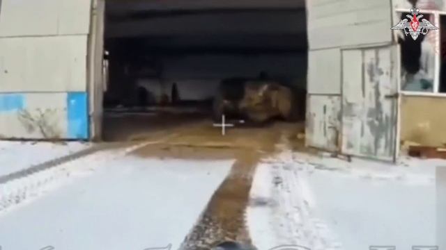 Уничтожение БТР-80 ВСУ расчетом FPV-дрона группировки войск «Запад»