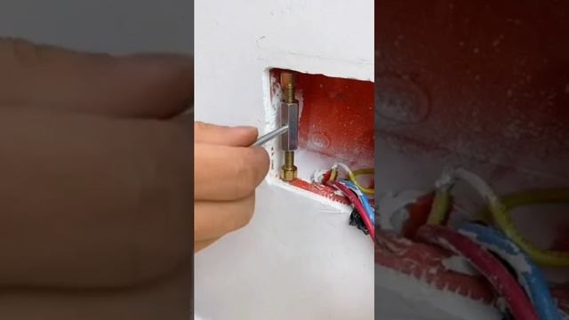 Опорные винты для розеток и выключателей
