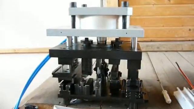 Матрица с пневмопрессом AZ С 640 (Испания) БУ в отличном состоянии
