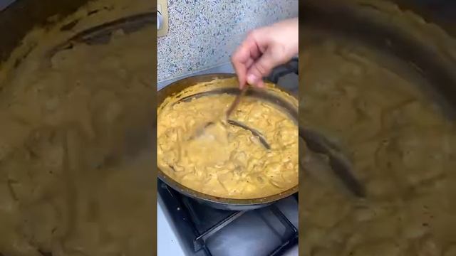 Сочные куриные отбивные запеченные  с грибами и сыром 🧀.mp4