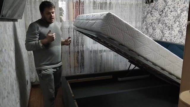 кровать