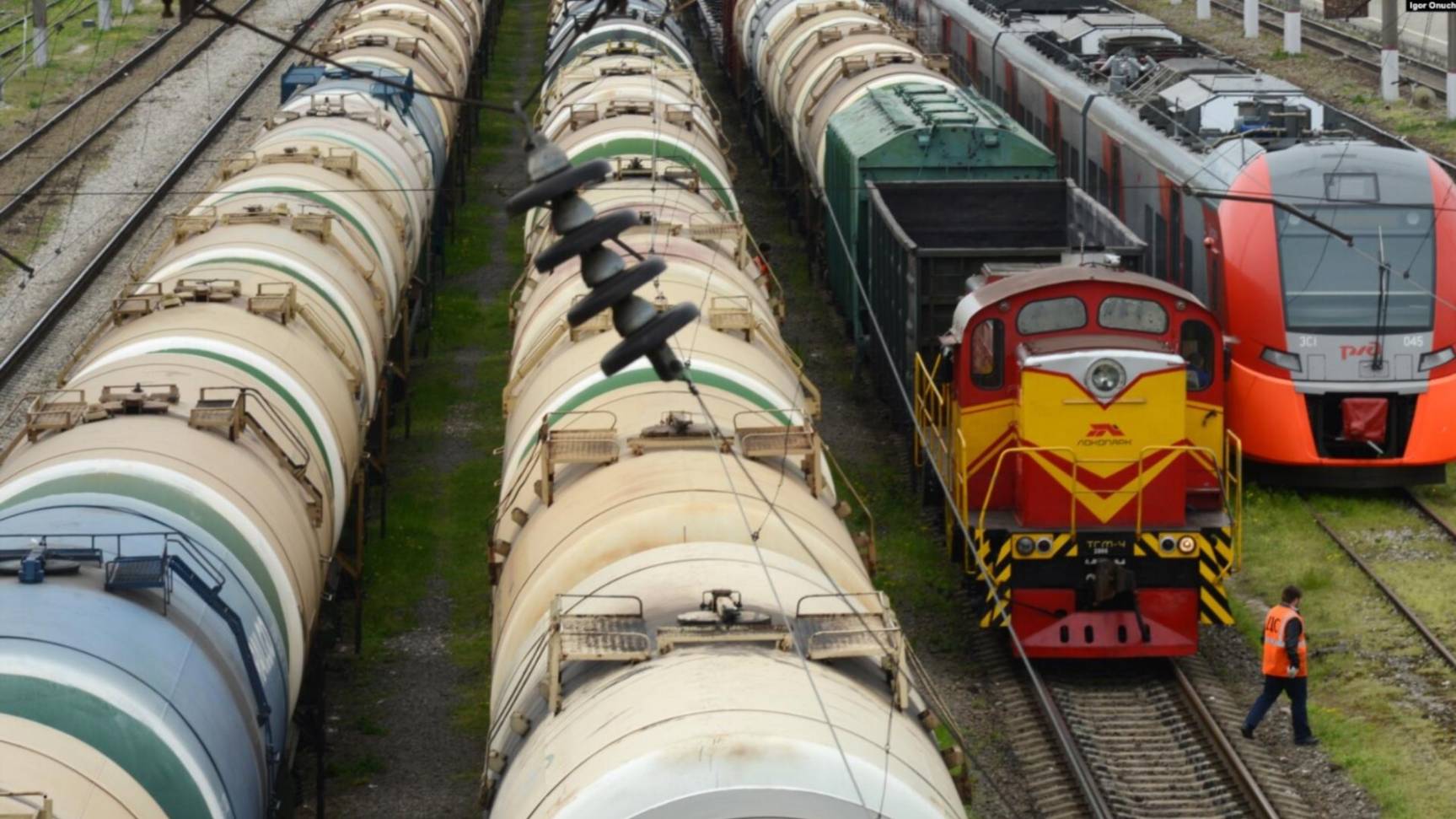 В Ростове подростки по заданию куратора подожгли электровоз