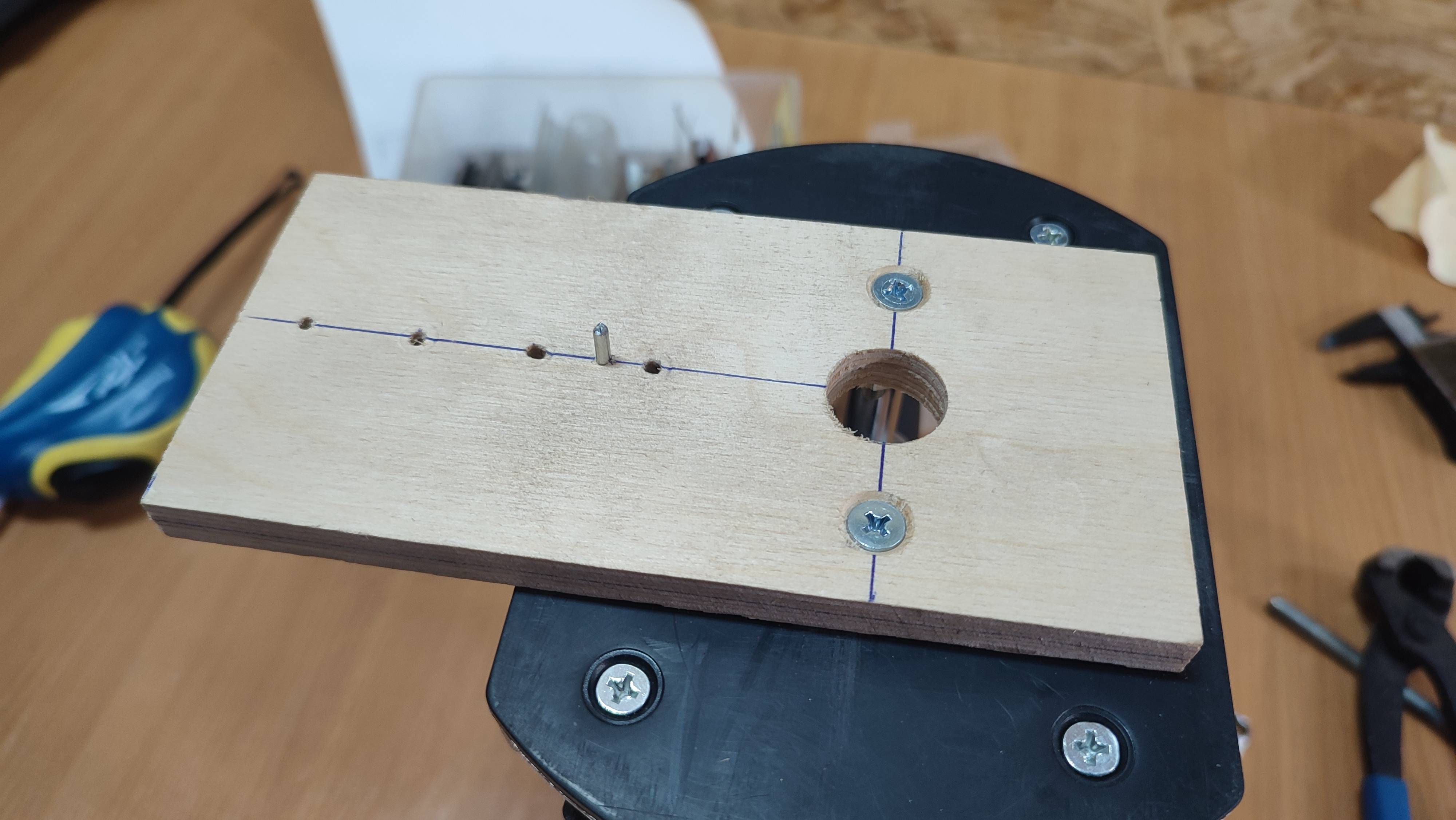 Работа ручного фрезера