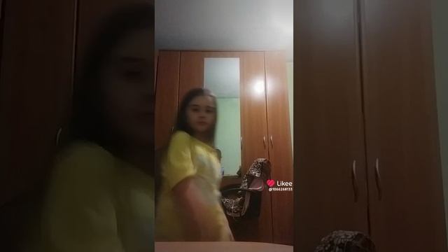 у меня игрушечная ящерица очень прикольная
